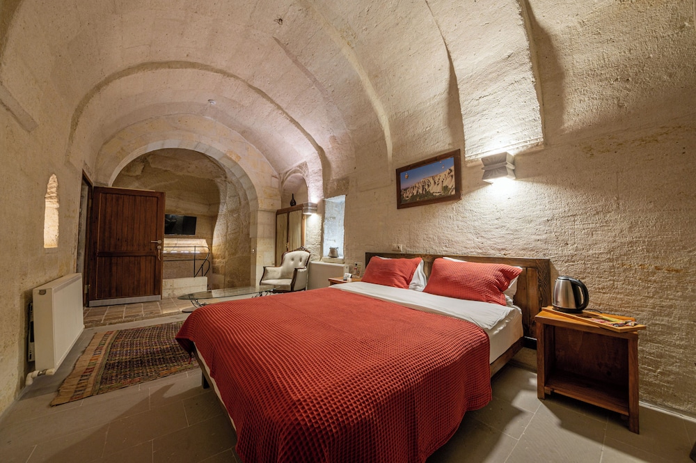 Kapalos Cave Suites Rezervasyon