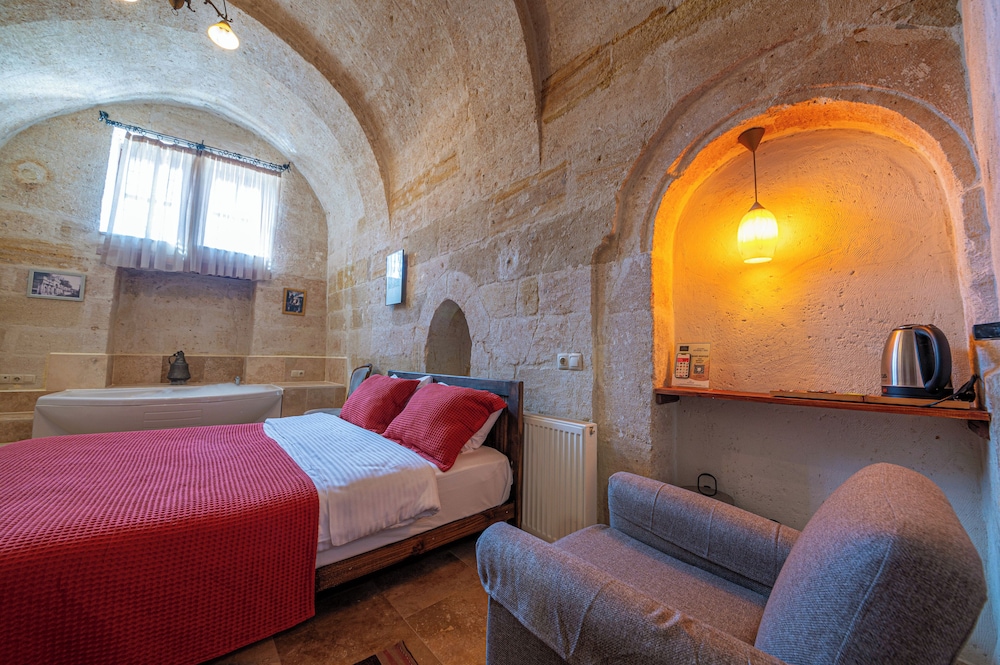 Kapalos Cave Suites Rezervasyon