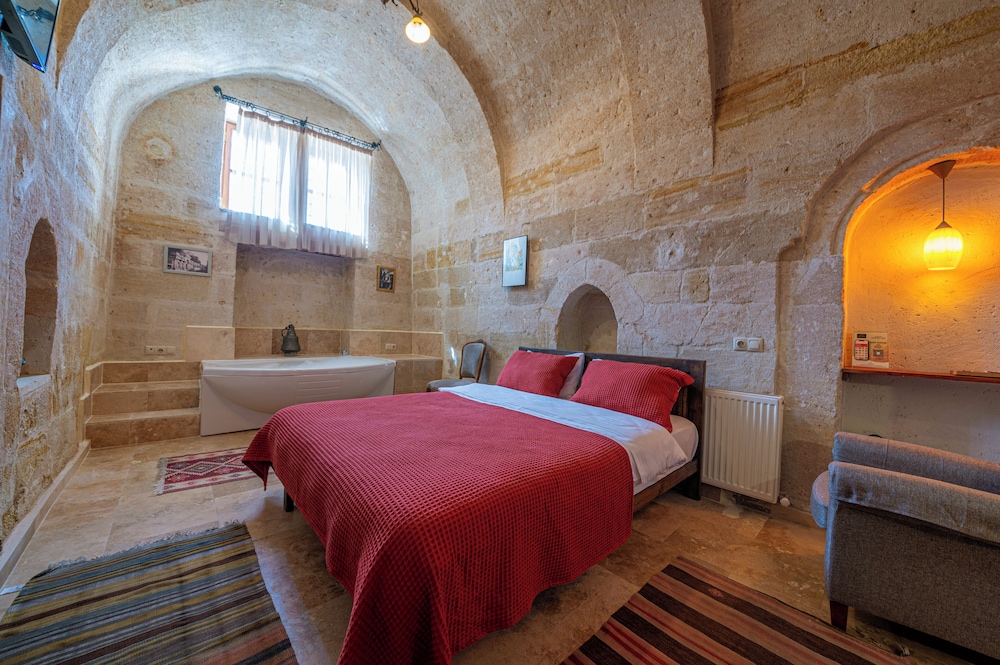 Kapalos Cave Suites Rezervasyon