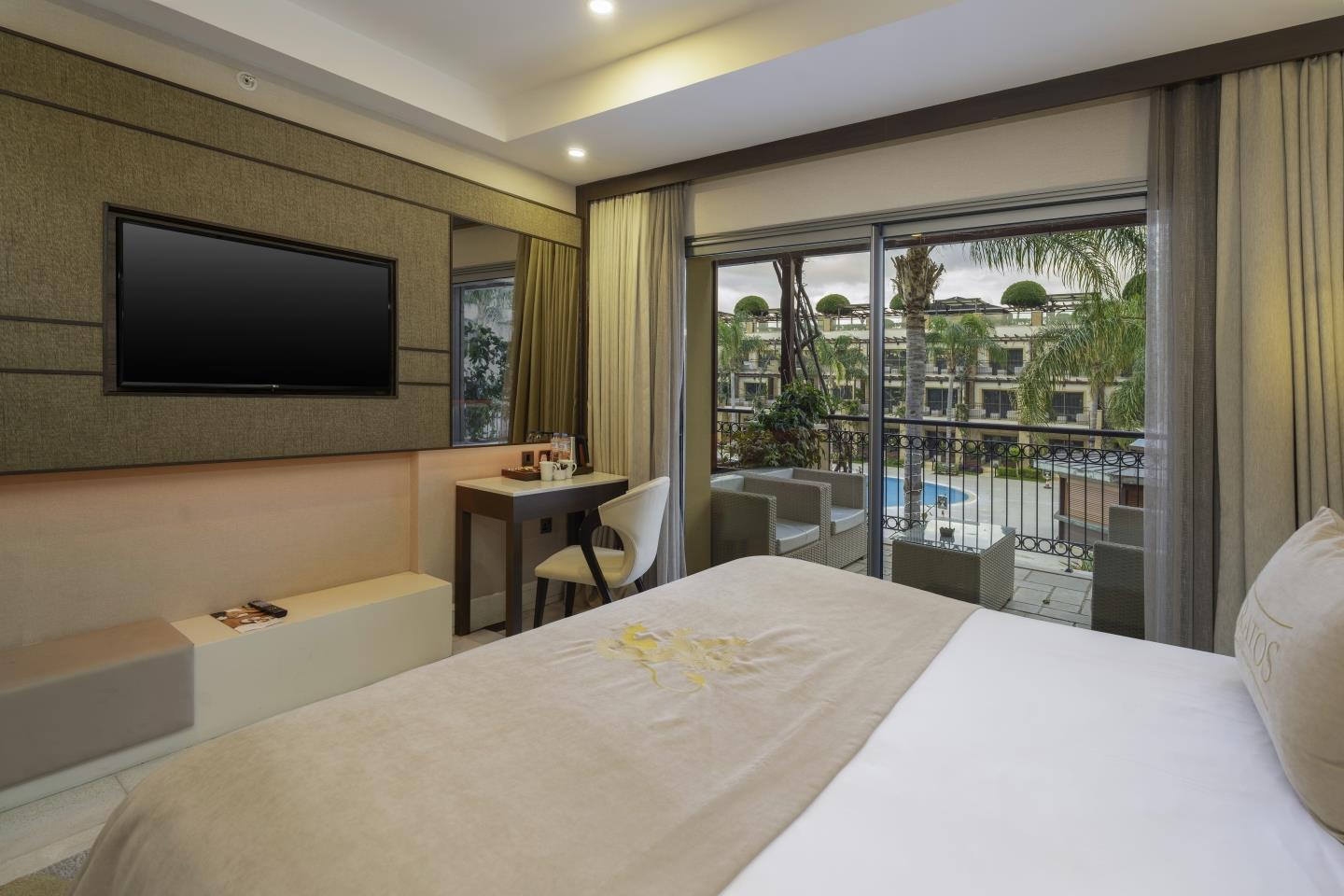 Cratos Premium Hotel & SPA Rezervasyon