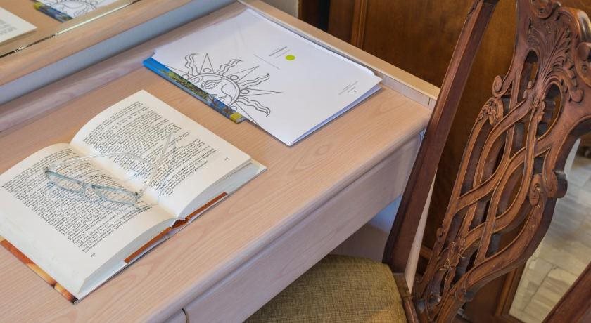 Grecian Castle Rezervasyon