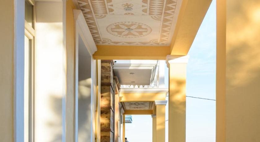 Grecian Castle Rezervasyon