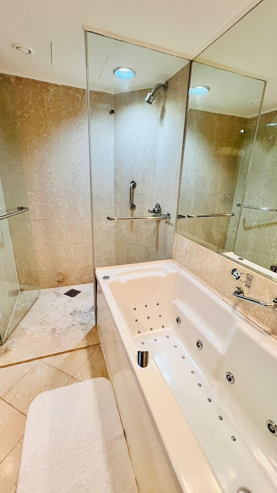 The Bristol Hotel Dubai Rezervasyon