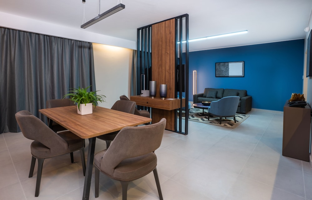 Hotel Holiday International Rezervasyon