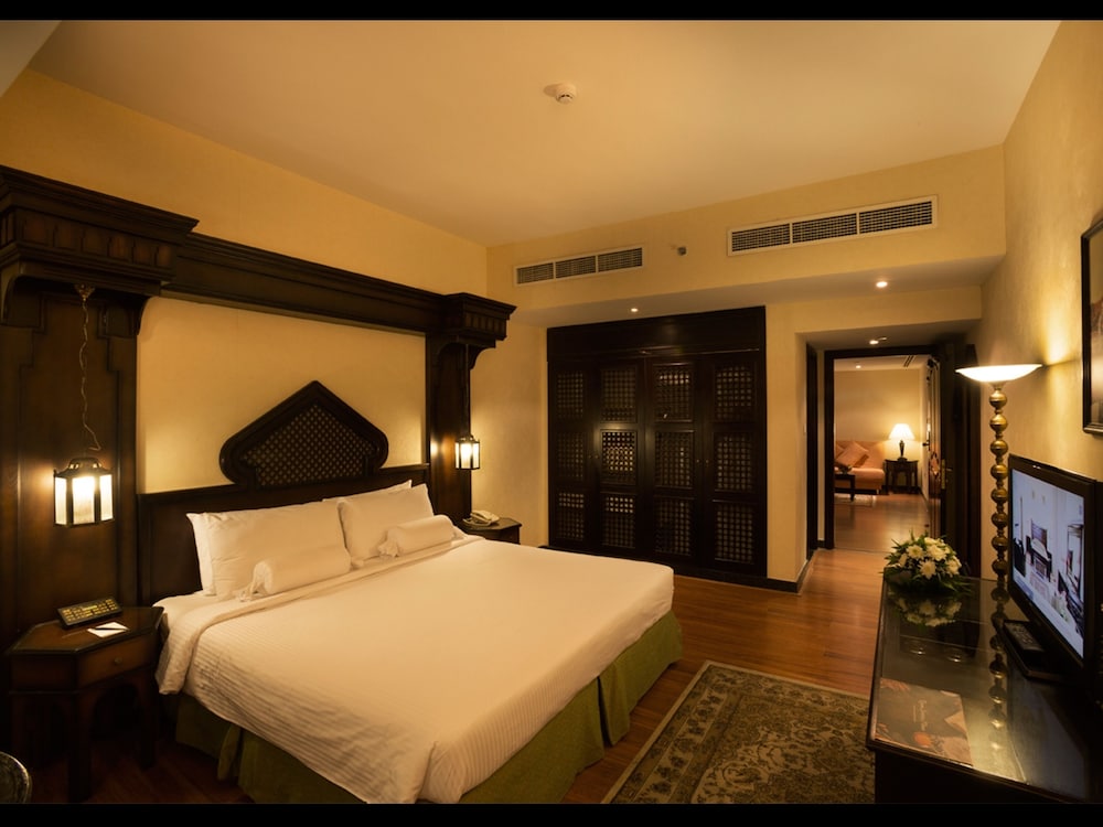 Arabian Courtyard Hotel & Spa Rezervasyon