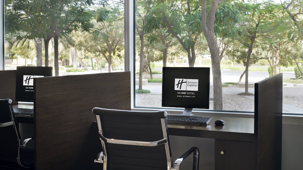 Holiday Inn Express Dubai Internet City Rezervasyon