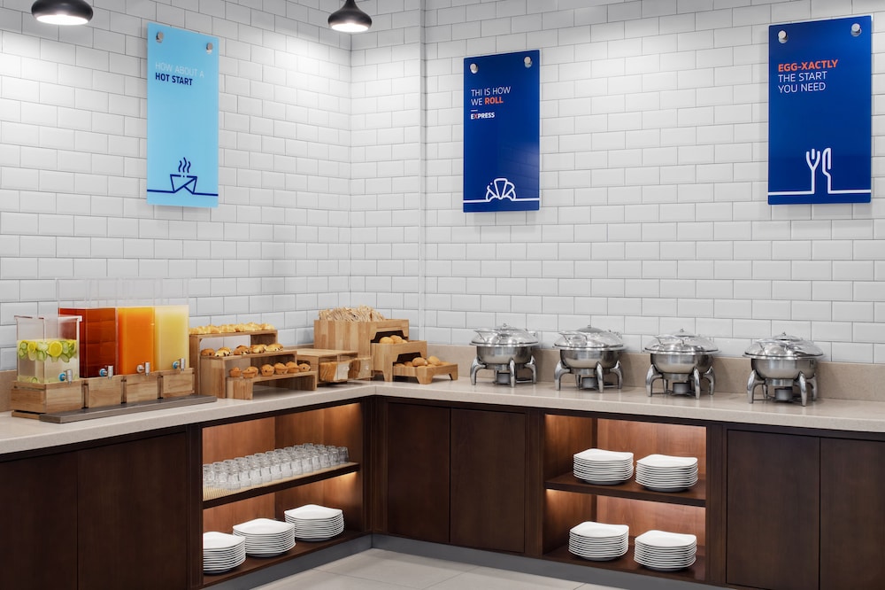 Holiday Inn Express Dubai Safa Park Rezervasyon