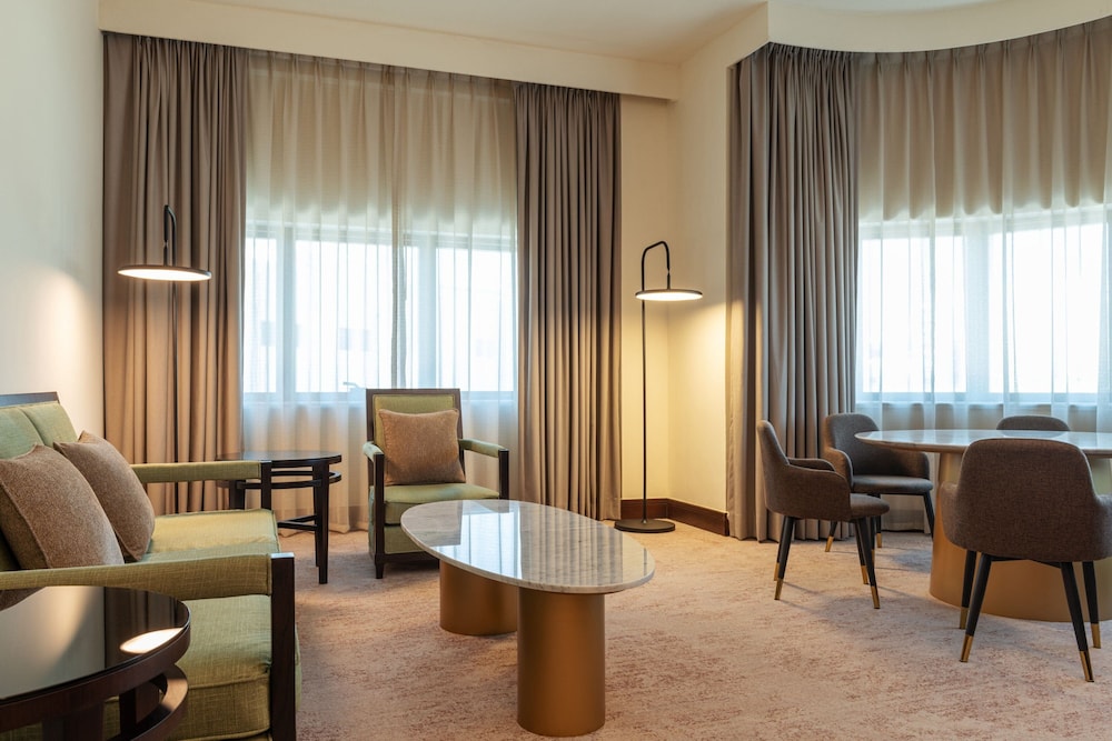 Majestic Cove Hotel Rezervasyon