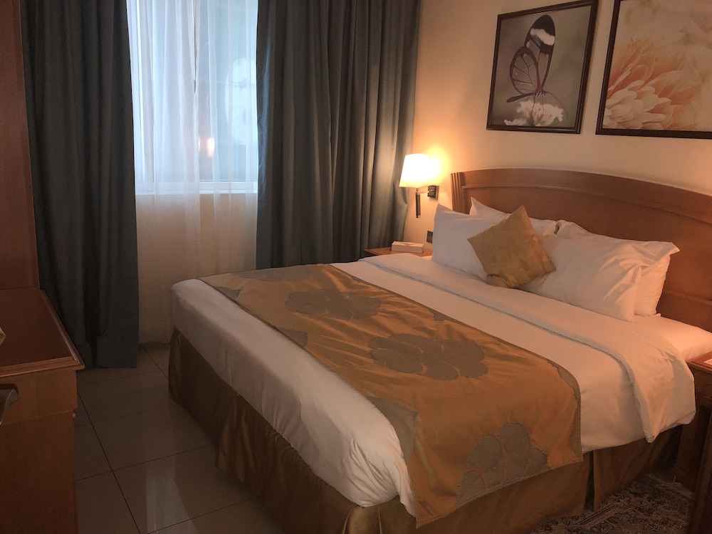 Golden Tulip Sharjah Rezervasyon