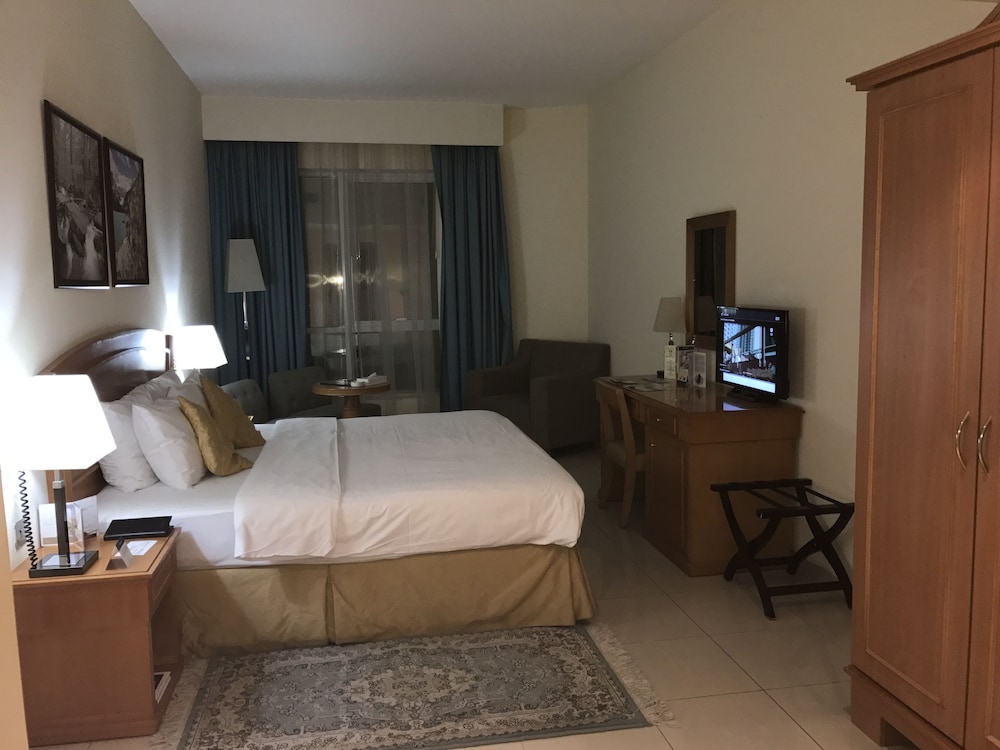 Golden Tulip Sharjah Rezervasyon