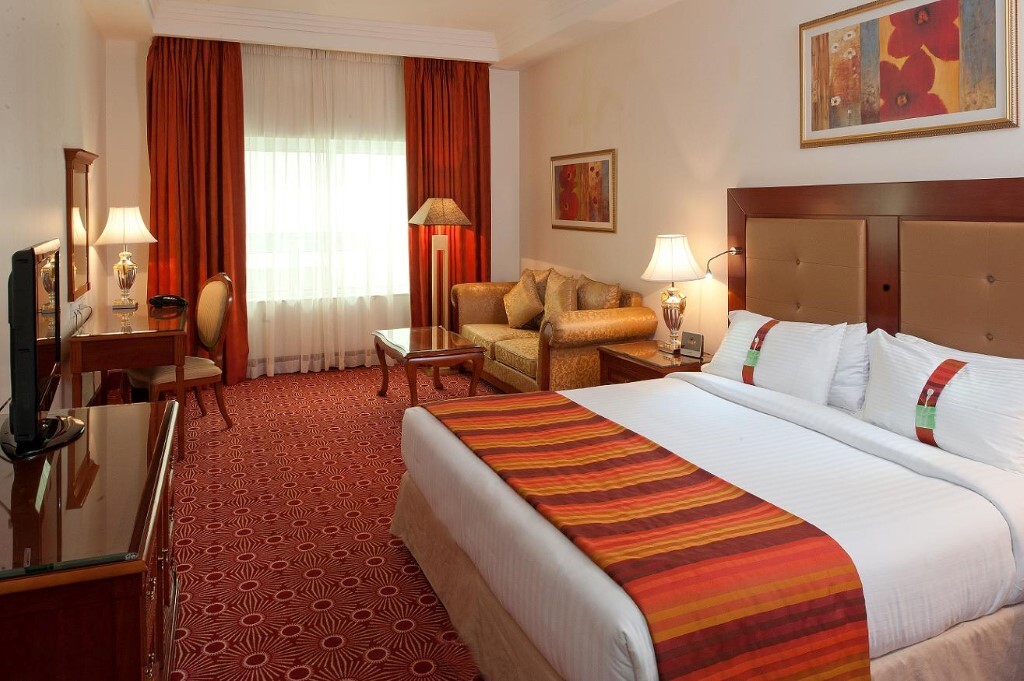 Sunday Hotel Holiday International Dubai Rezervasyon