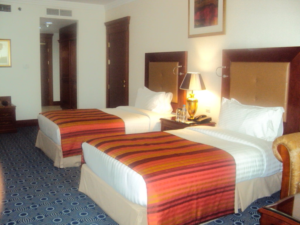 Sunday Hotel Holiday International Dubai Rezervasyon