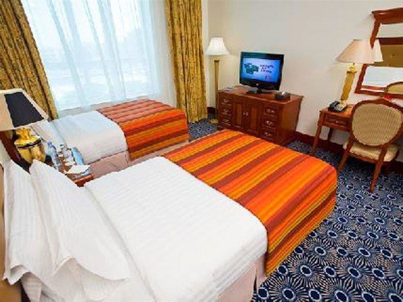 Sunday Hotel Holiday International Dubai Rezervasyon
