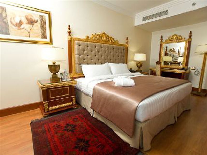 Sunday Hotel Holiday International Dubai Rezervasyon