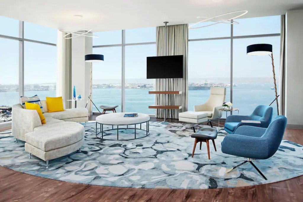 Sunday Hotel Holiday International Dubai Rezervasyon