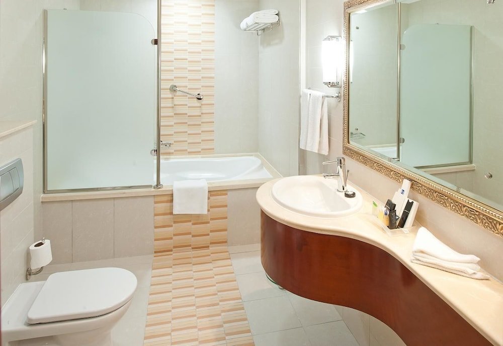 Sunday Hotel Holiday International Dubai Rezervasyon