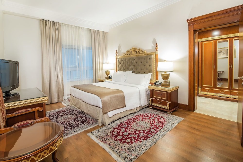 Sunday Hotel Holiday International Dubai Rezervasyon