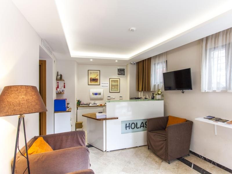 Holas Apartments Rezervasyon