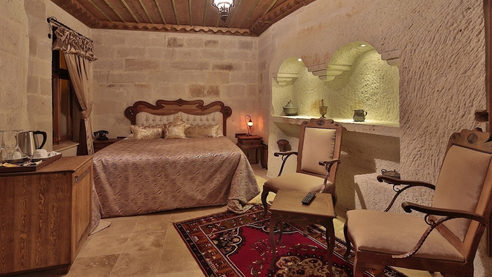 Phocas Cave Suites Rezervasyon