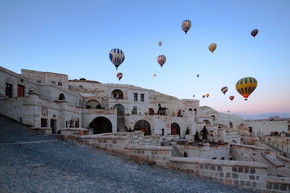 Phocas Cave Suites Rezervasyon