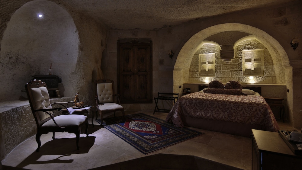 Phocas Cave Suites Rezervasyon