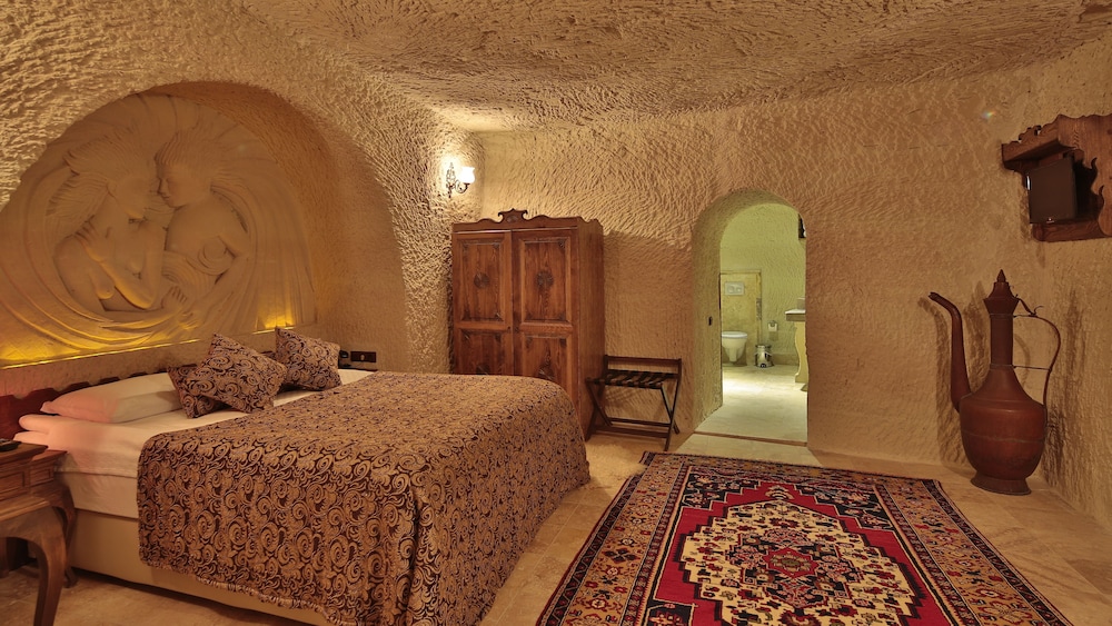 Phocas Cave Suites Rezervasyon