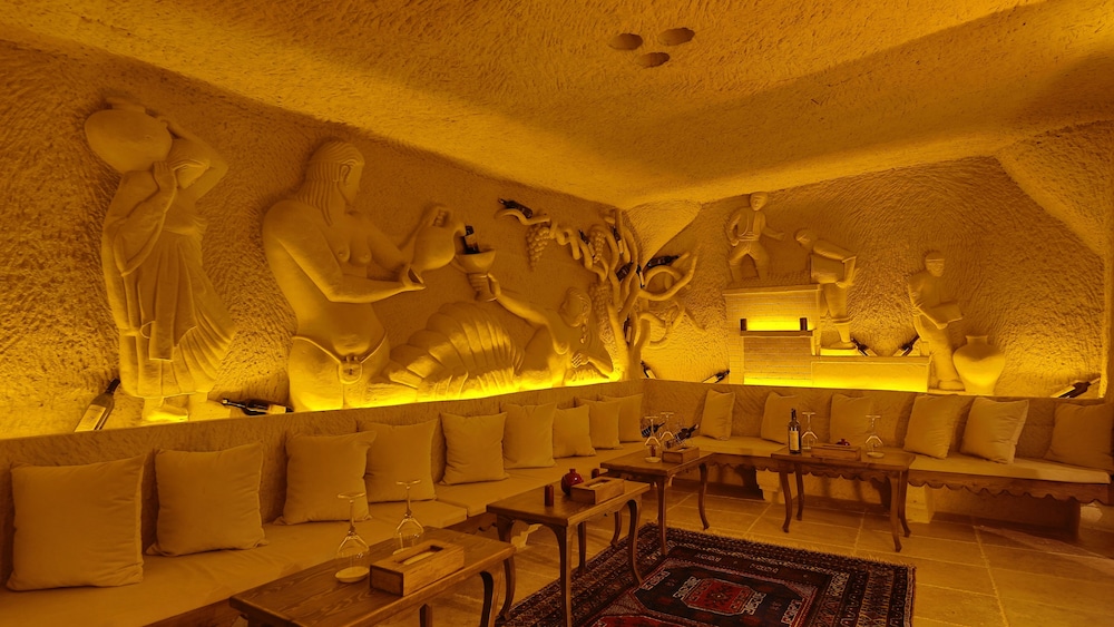 Phocas Cave Suites Rezervasyon