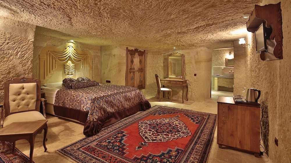 Phocas Cave Suites Rezervasyon