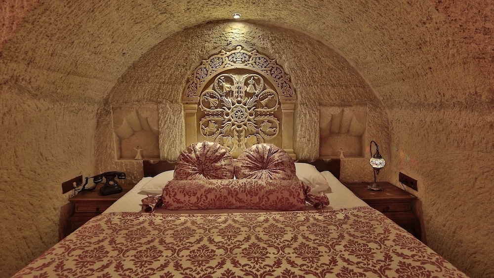 Phocas Cave Suites Rezervasyon