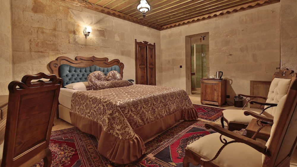 Phocas Cave Suites Rezervasyon