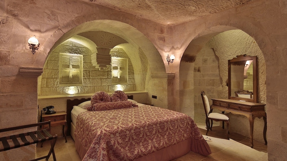 Phocas Cave Suites Rezervasyon
