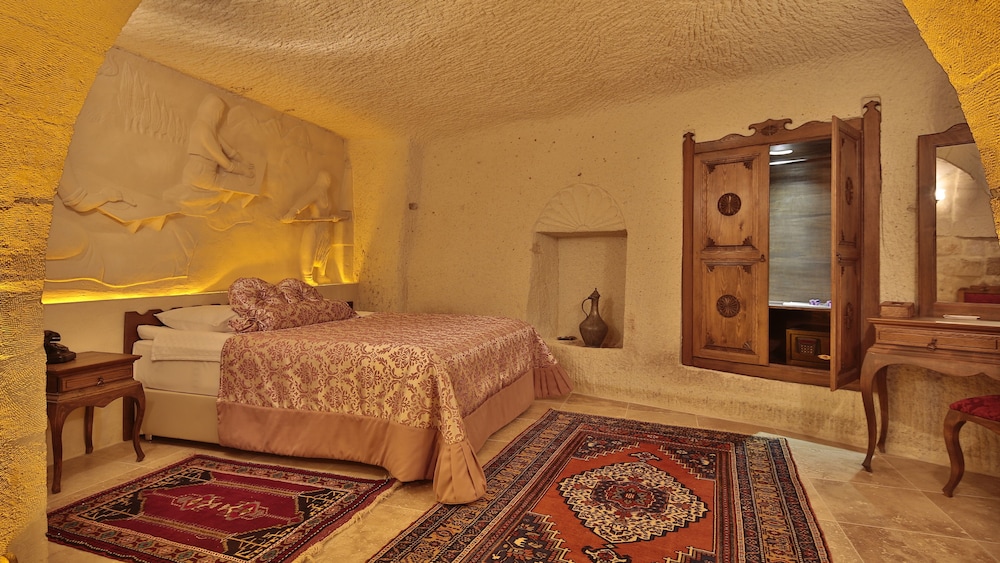 Phocas Cave Suites Rezervasyon