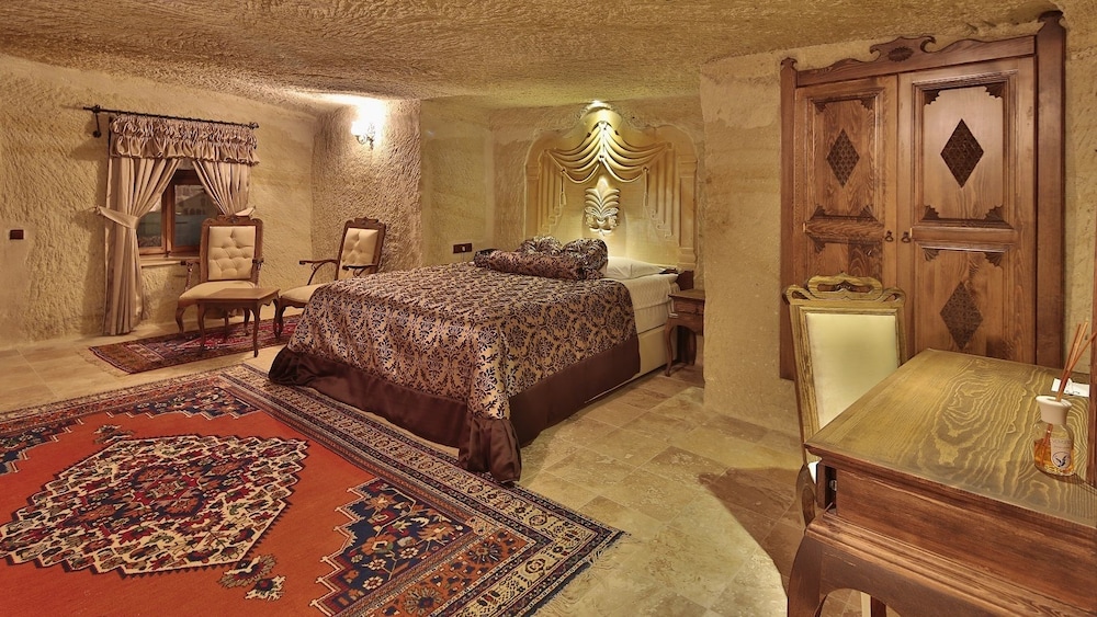 Phocas Cave Suites Rezervasyon