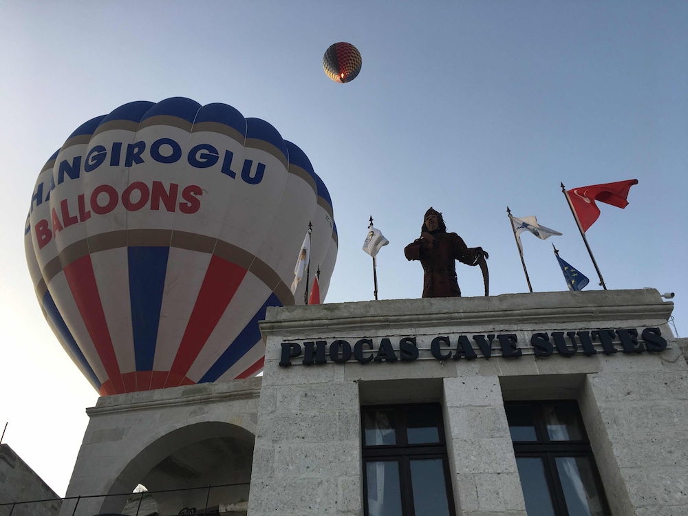 Phocas Cave Suites Rezervasyon