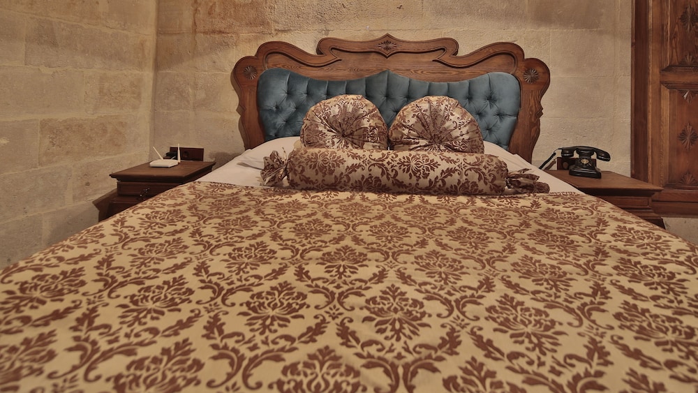 Phocas Cave Suites Rezervasyon