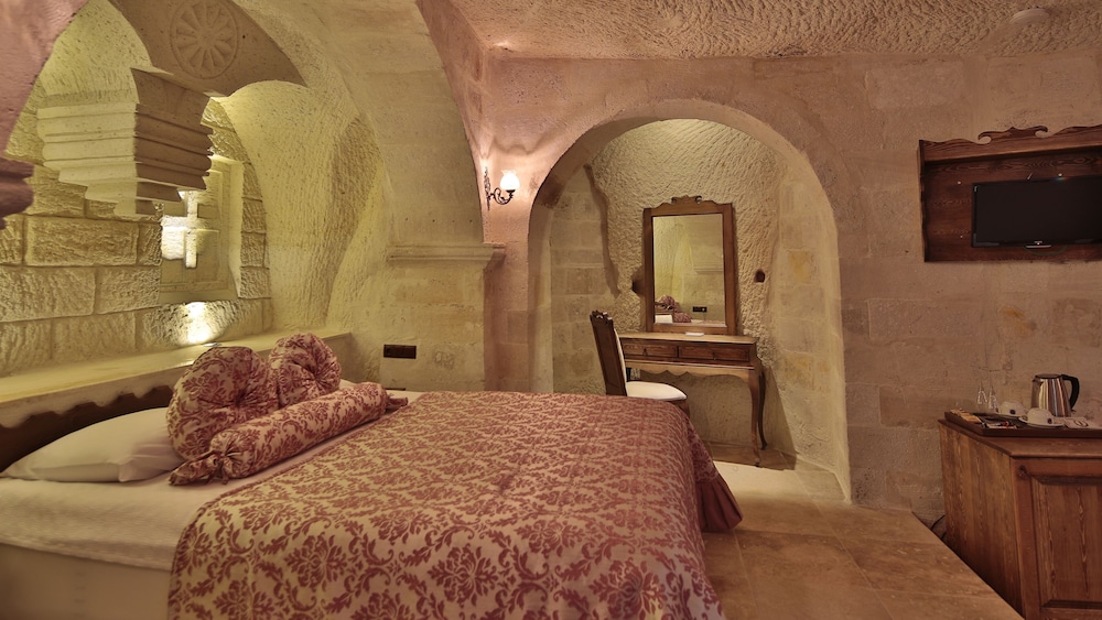 Phocas Cave Suites Rezervasyon