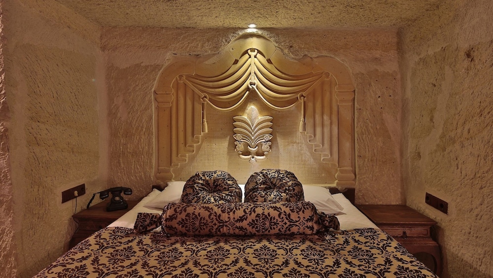 Phocas Cave Suites Rezervasyon