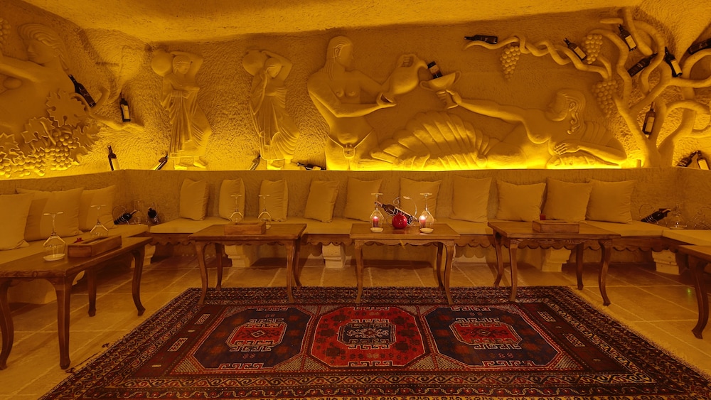 Phocas Cave Suites Rezervasyon