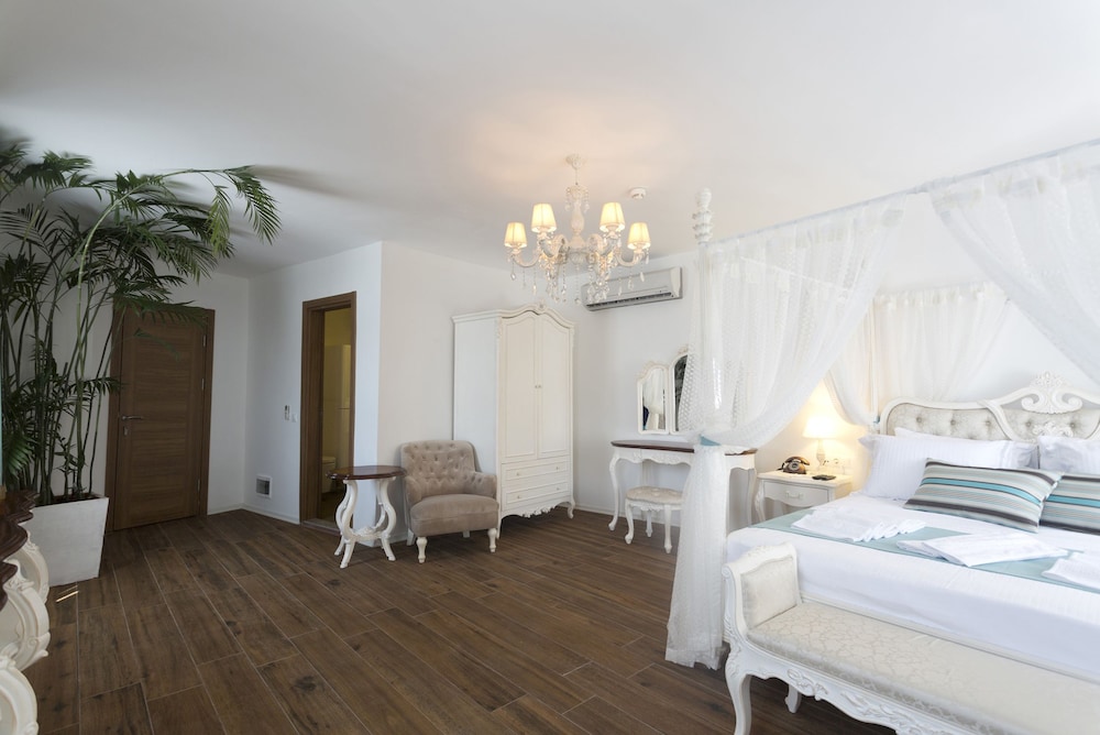 Poseidon Boutique Hotel  & Yacht Club Rezervasyon