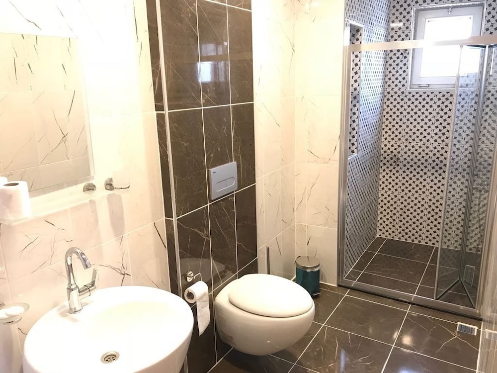 Azim Hotel Rezervasyon