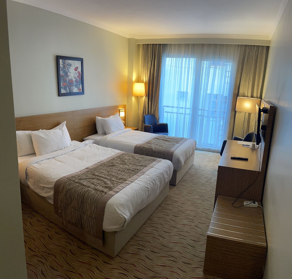 Hotel Almina Park Rezervasyon