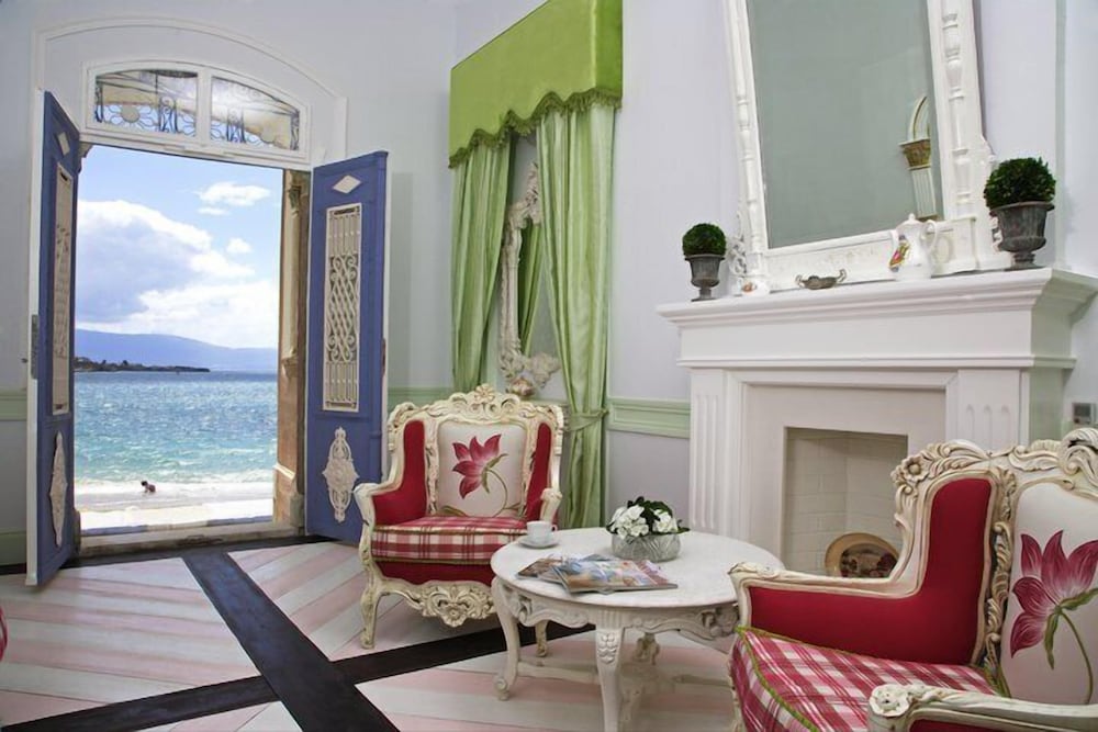 Lola 38 Hotel Rezervasyon