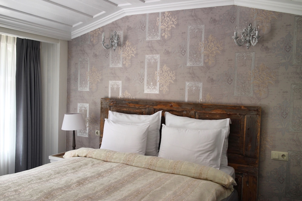 Lola 38 Hotel Rezervasyon