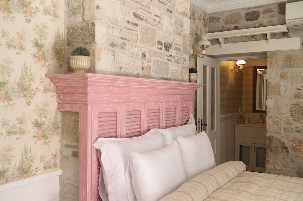 Lola 38 Hotel Rezervasyon