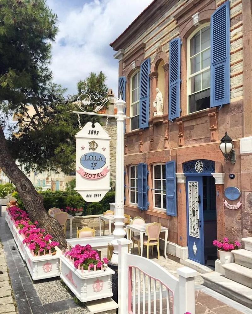 Lola 38 Hotel Rezervasyon