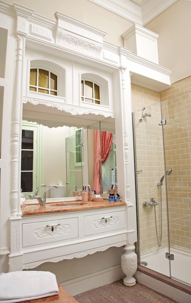 Lola 38 Hotel Rezervasyon