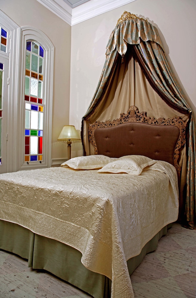 Lola 38 Hotel Rezervasyon