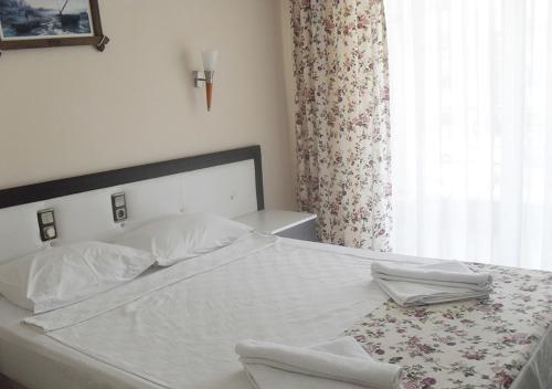 Moni Hotel Rezervasyon