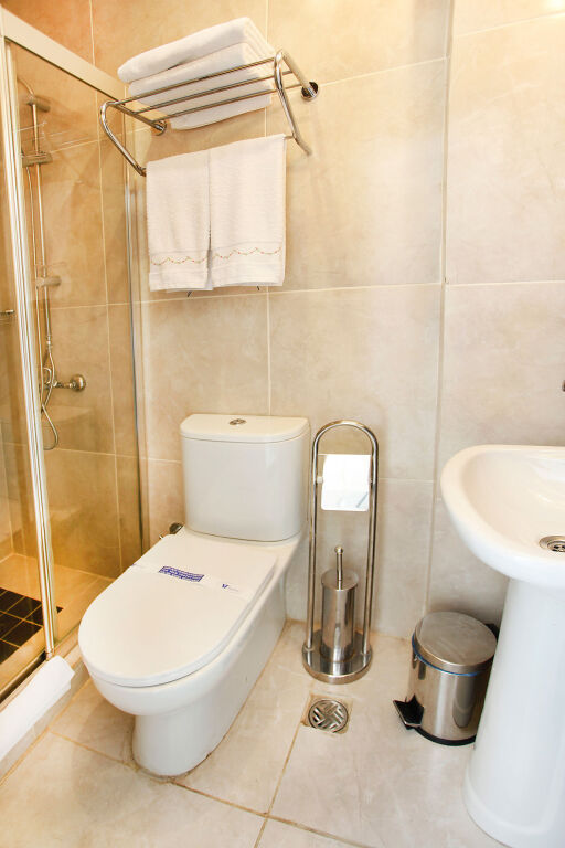 The House Next To Rezervasyon