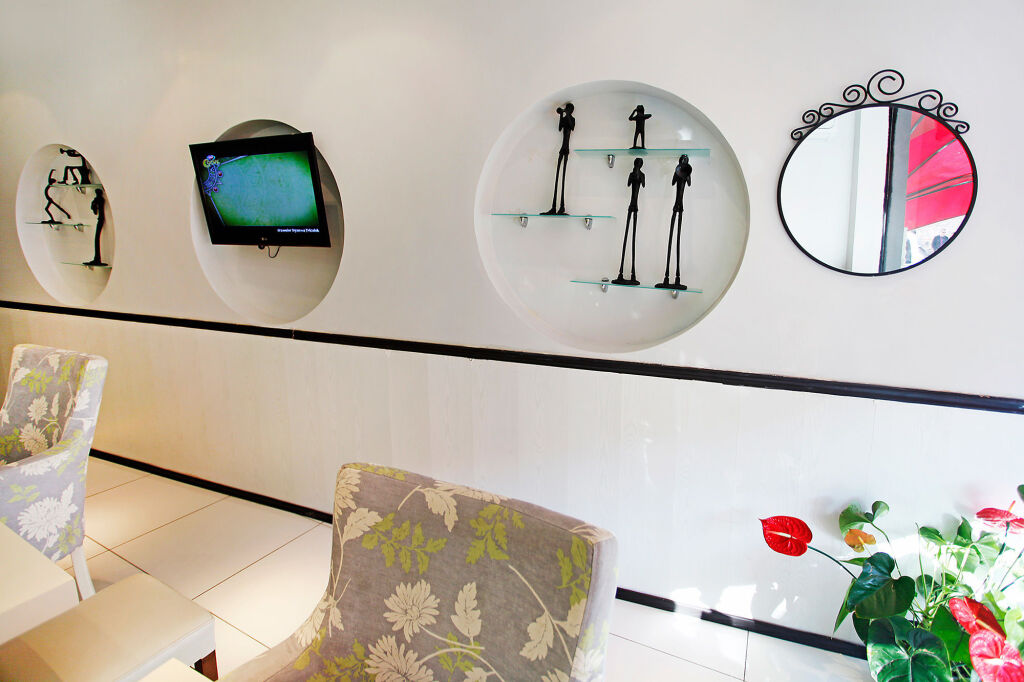 The House Next To Rezervasyon